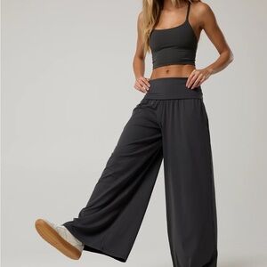 Aerie Dark Grey brami